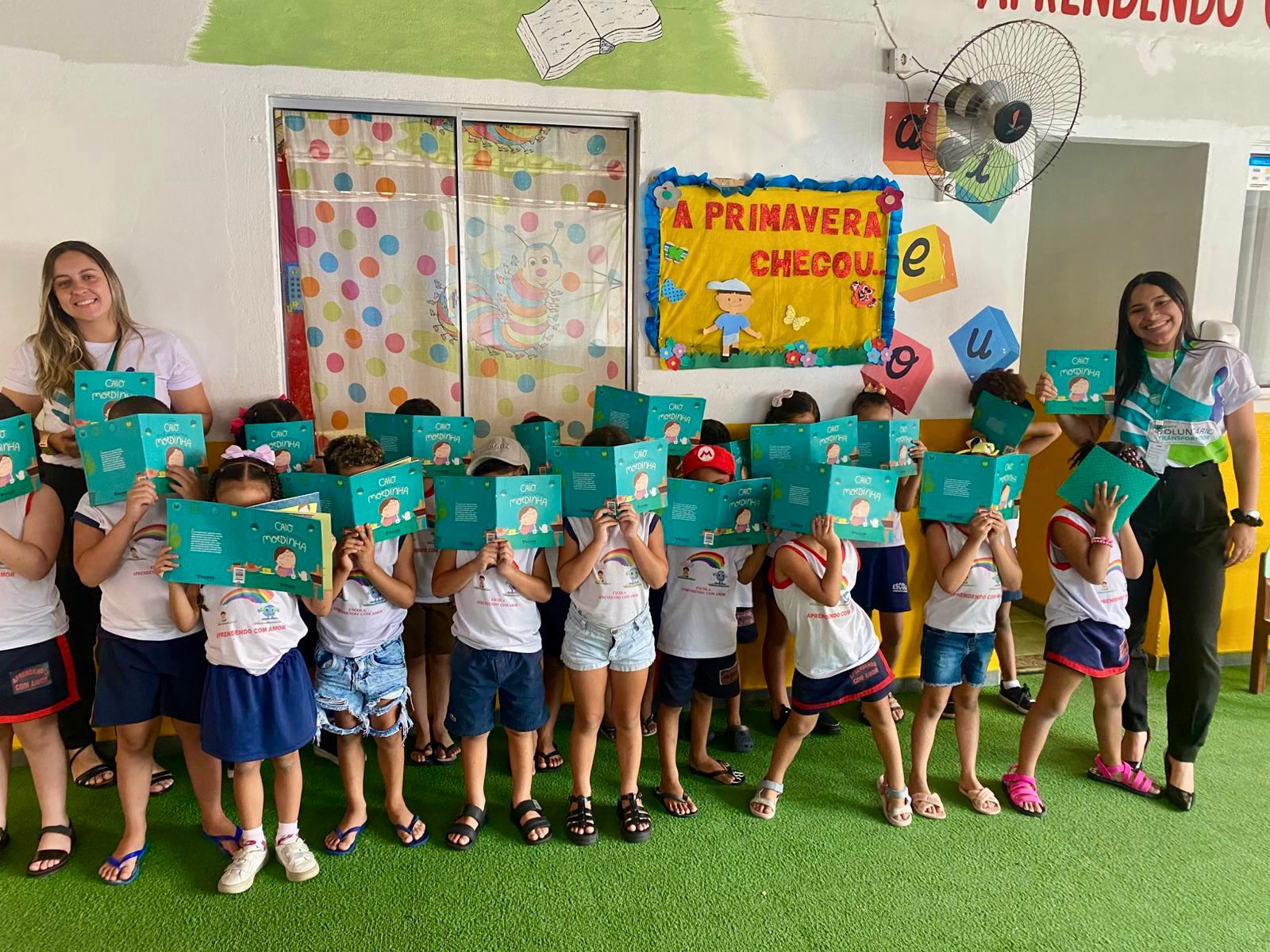 Voluntários com uma das turmas que ouviram sobre o tema